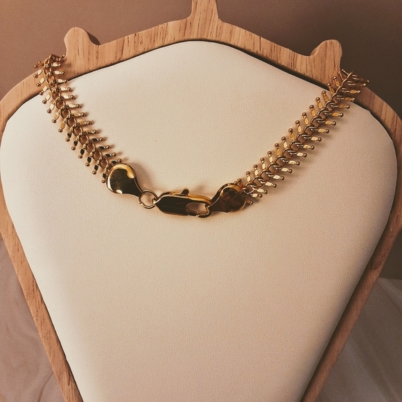 💥 24K Gold Plated Fish Bone Necklace - Picture 6 of 6